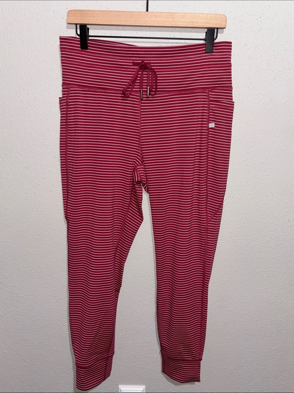 HALARA - Red & White Striped 7/8 Leggings (size X-large)